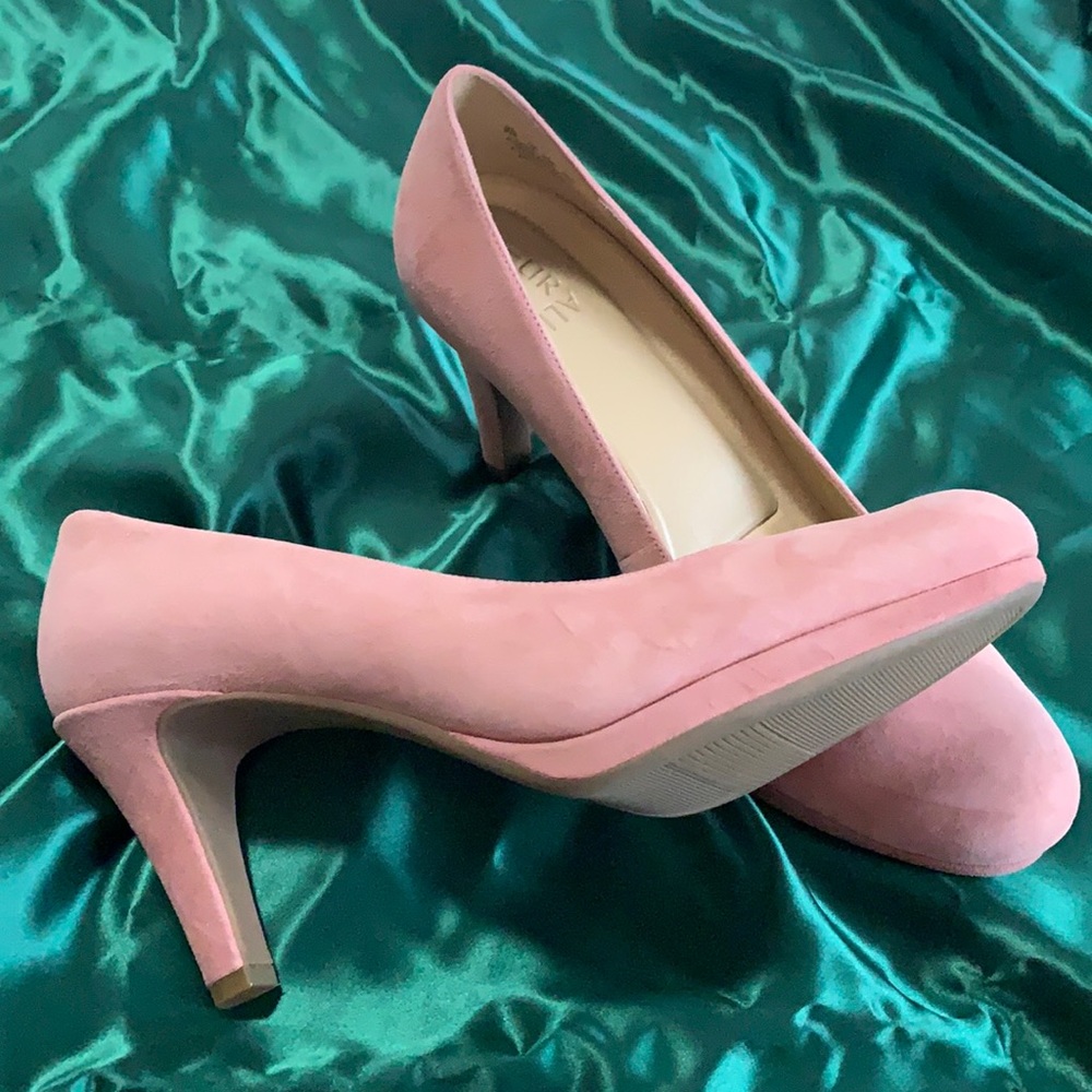 Pink pumps